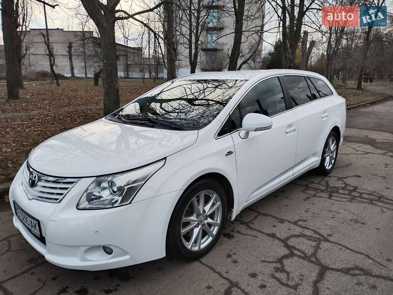 Універсал Toyota Avensis 2011 в Кривому Розі