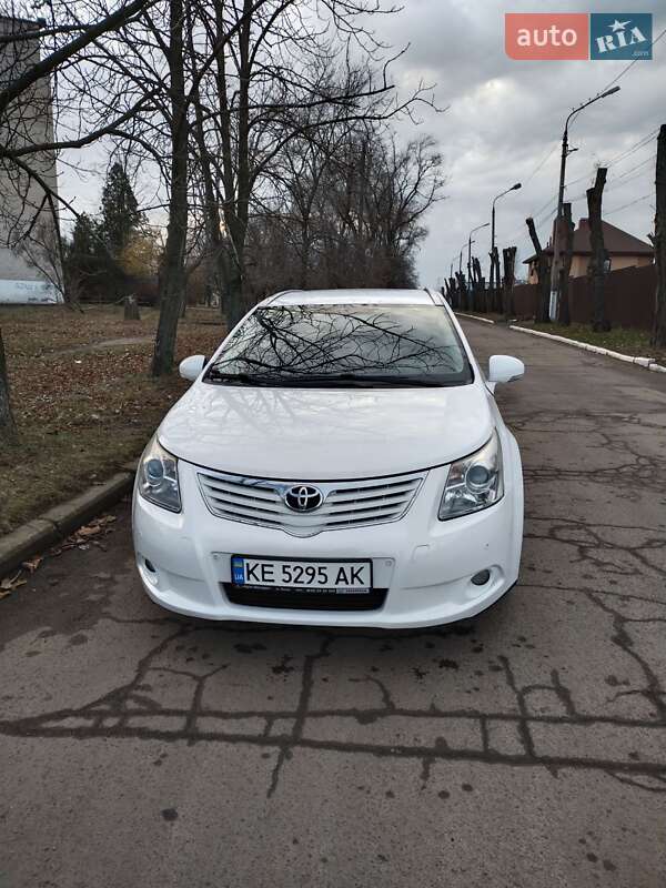 Універсал Toyota Avensis 2011 в Кривому Розі
