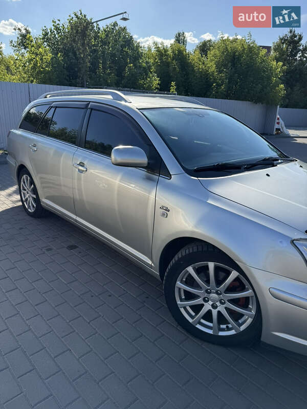 Універсал Toyota Avensis 2003 в Смілі