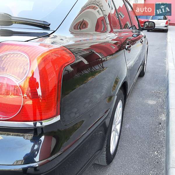 Ліфтбек Toyota Avensis 2005 в Вінниці