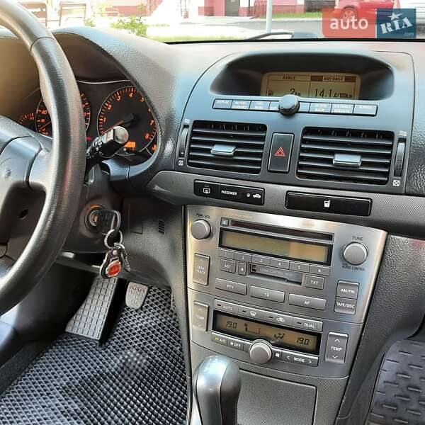 Ліфтбек Toyota Avensis 2005 в Вінниці