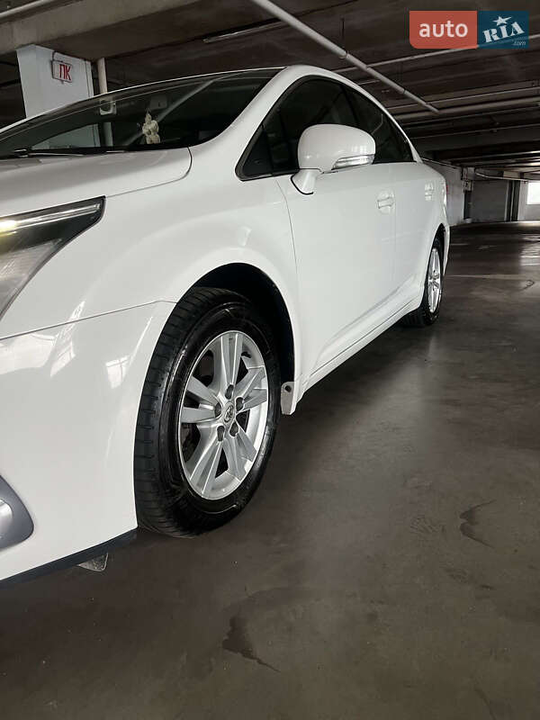 Toyota Avensis 2012