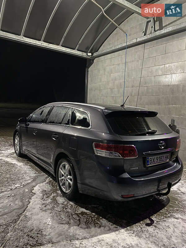 Универсал Toyota Avensis 2010 в Деражне