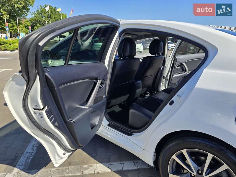 Седан Toyota Avensis 2012 в Одесі