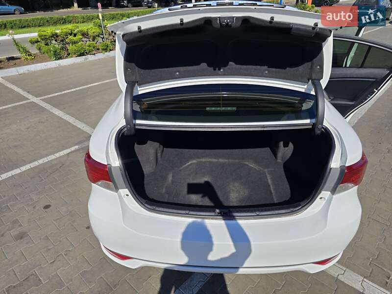 Седан Toyota Avensis 2012 в Одесі