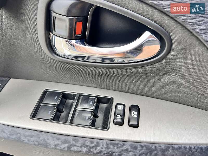 Универсал Toyota Avensis 2011 в Нововолынске