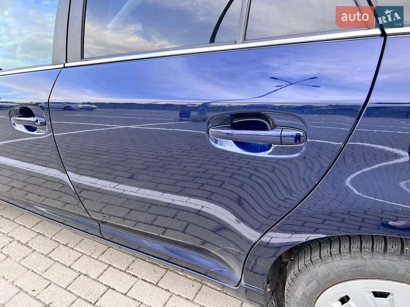 Универсал Toyota Avensis 2011 в Нововолынске