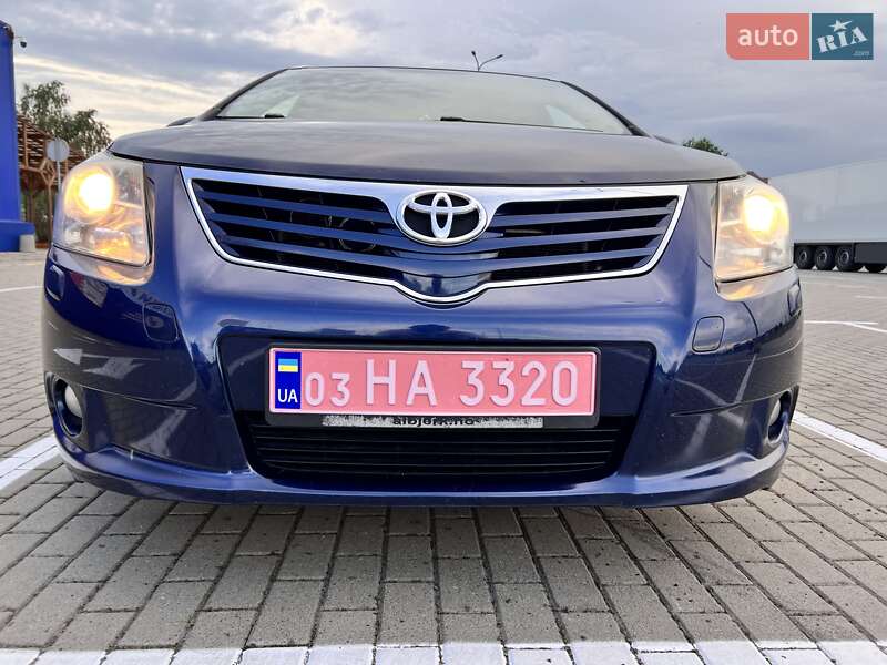 Универсал Toyota Avensis 2011 в Нововолынске