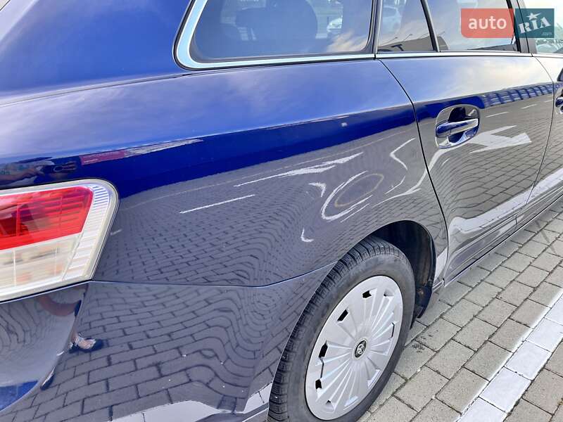 Универсал Toyota Avensis 2011 в Нововолынске
