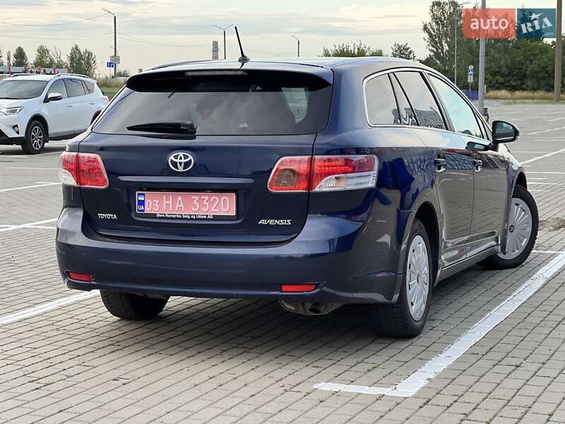 Универсал Toyota Avensis 2011 в Нововолынске