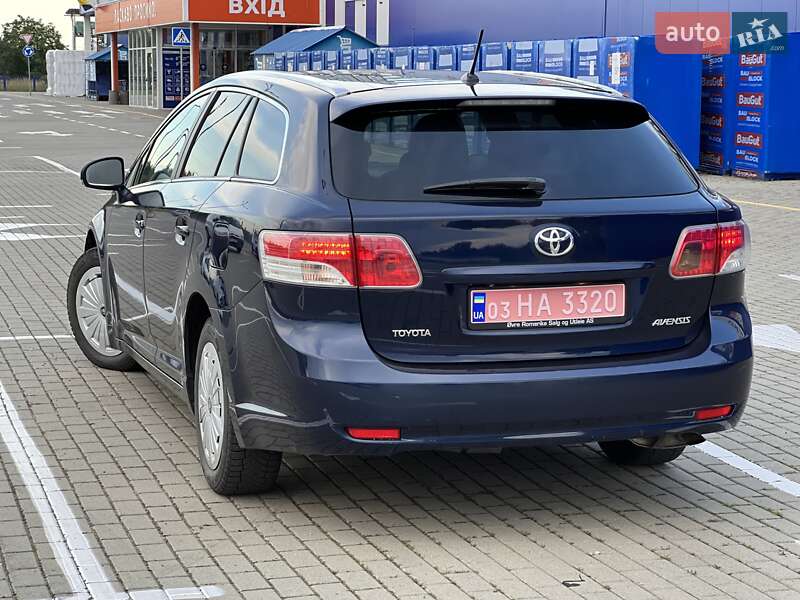 Универсал Toyota Avensis 2011 в Нововолынске