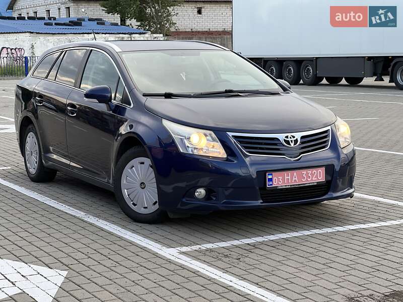 Универсал Toyota Avensis 2011 в Нововолынске