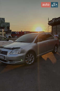 Седан Toyota Avensis 2003 в Киеве