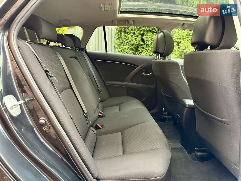 Универсал Toyota Avensis 2009 в Тернополе