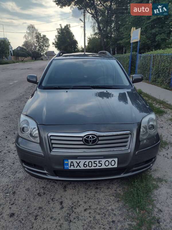 Универсал Toyota Avensis 2004 в Валках