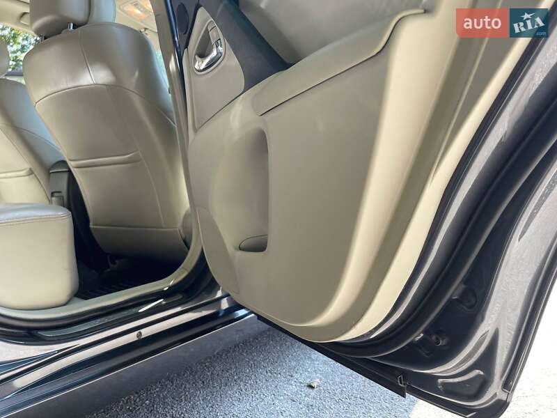 Универсал Toyota Avensis 2008 в Чернигове