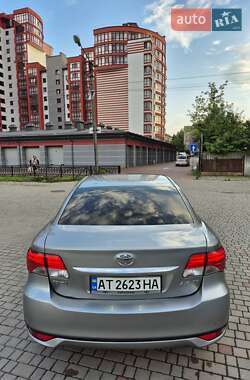 Седан Toyota Avensis 2012 в 