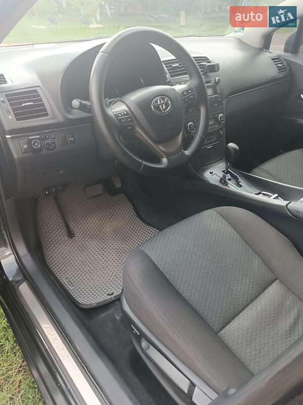 Седан Toyota Avensis 2008 в Бучаче