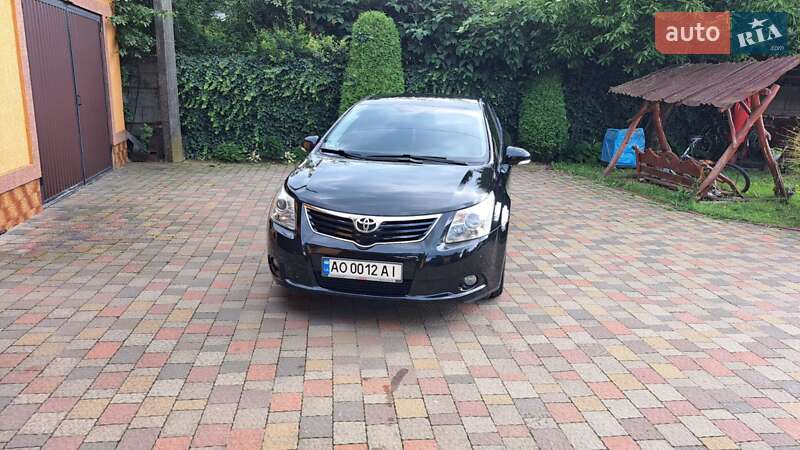 Седан Toyota Avensis 2009 в Мукачевому