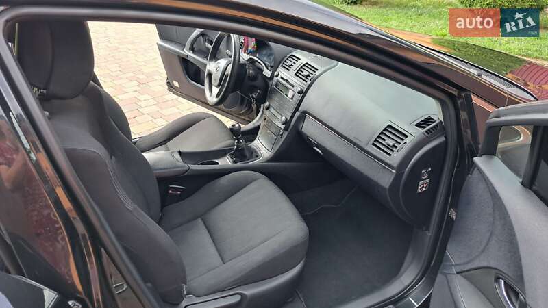 Седан Toyota Avensis 2009 в Мукачевому