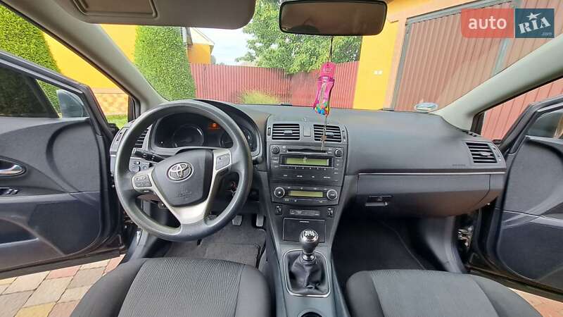 Седан Toyota Avensis 2009 в Мукачевому