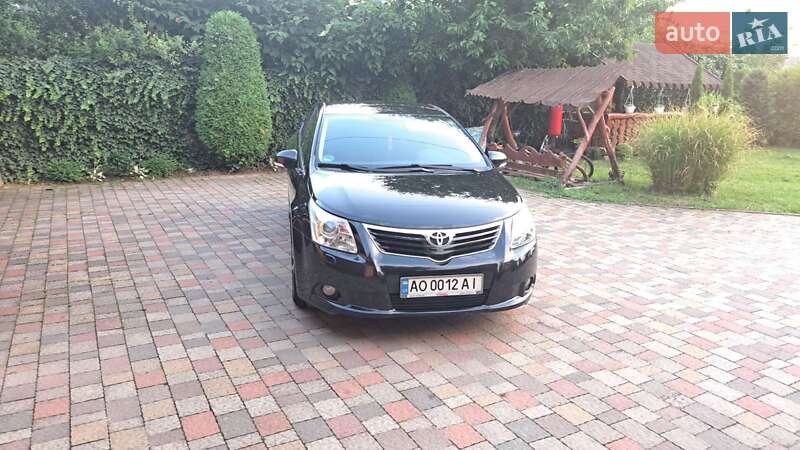 Седан Toyota Avensis 2009 в Мукачевому