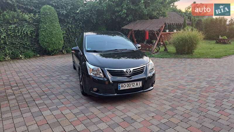 Седан Toyota Avensis 2009 в Мукачевому