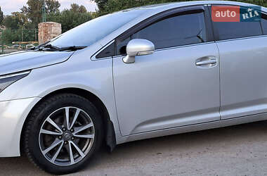 Седан Toyota Avensis 2013 в Жовтих Водах