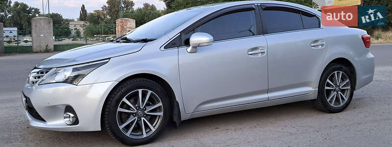 Toyota Avensis 2013