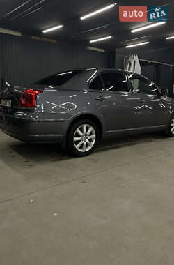 Седан Toyota Avensis 2006 в 