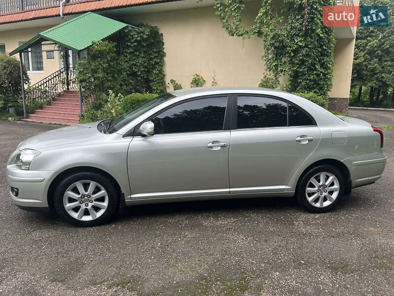 Седан Toyota Avensis 2008 в Трускавце