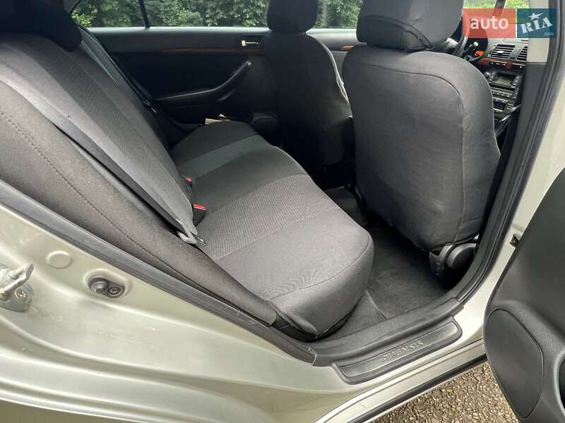 Седан Toyota Avensis 2008 в Трускавце