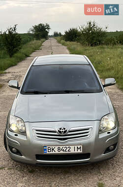 Седан Toyota Avensis 2008 в Ровно