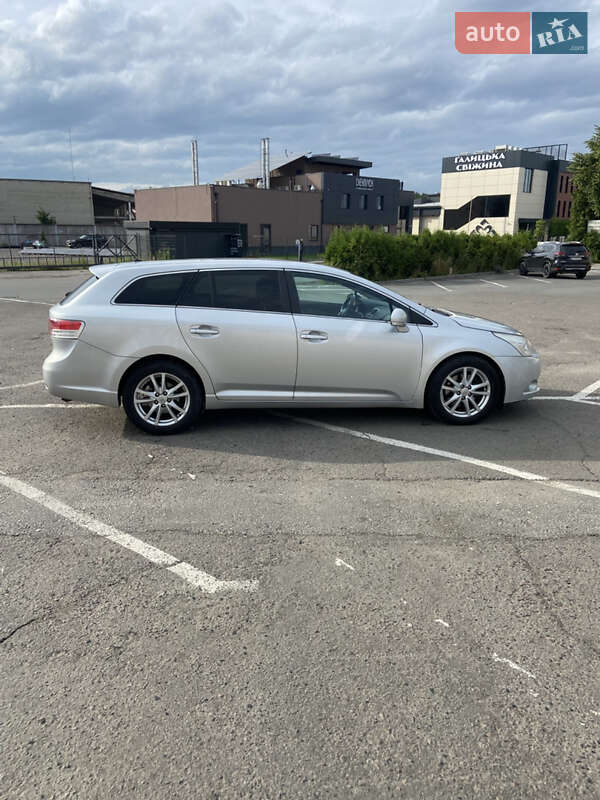 Универсал Toyota Avensis 2010 в Львове