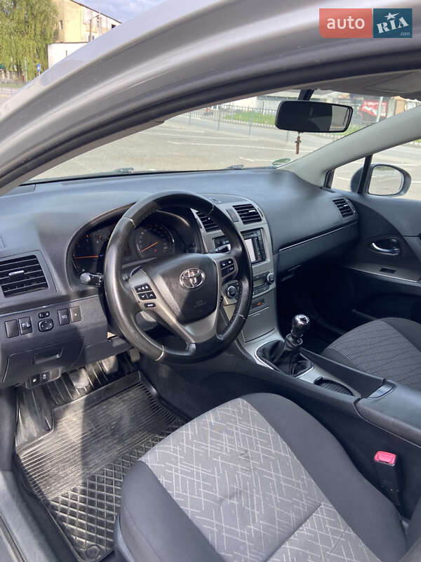 Универсал Toyota Avensis 2010 в Львове