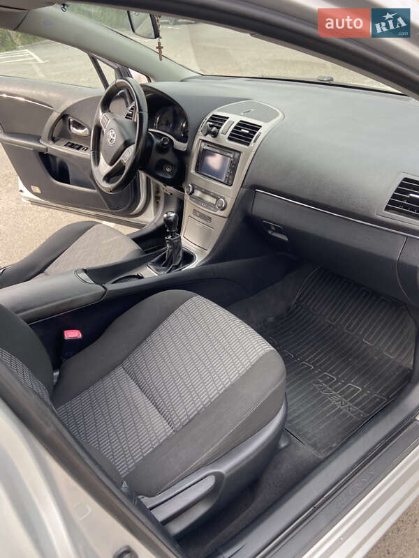 Универсал Toyota Avensis 2010 в Львове