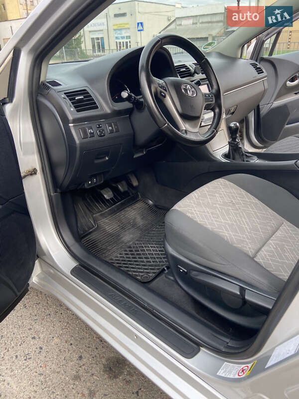 Универсал Toyota Avensis 2010 в Львове