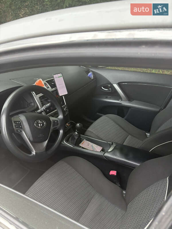 Седан Toyota Avensis 2012 в Стрию