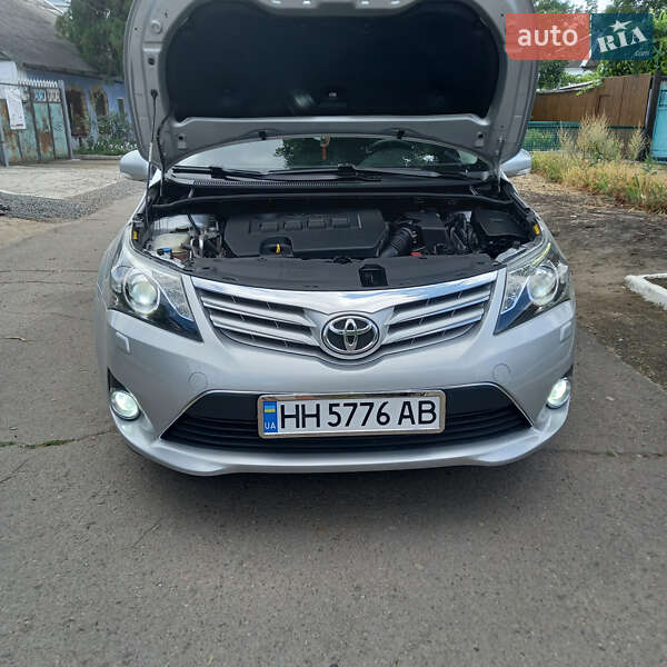 Седан Toyota Avensis 2012 в Одесі