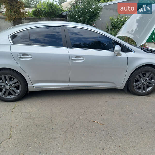 Седан Toyota Avensis 2012 в Одесі