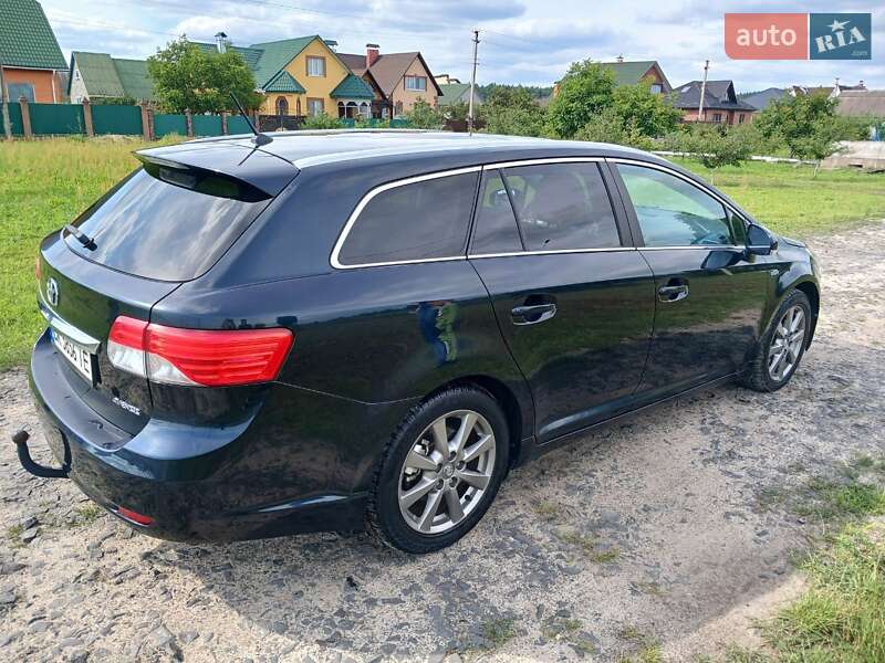 Універсал Toyota Avensis 2012 в Вараші