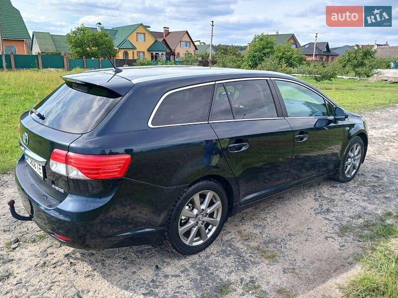 Універсал Toyota Avensis 2012 в Вараші