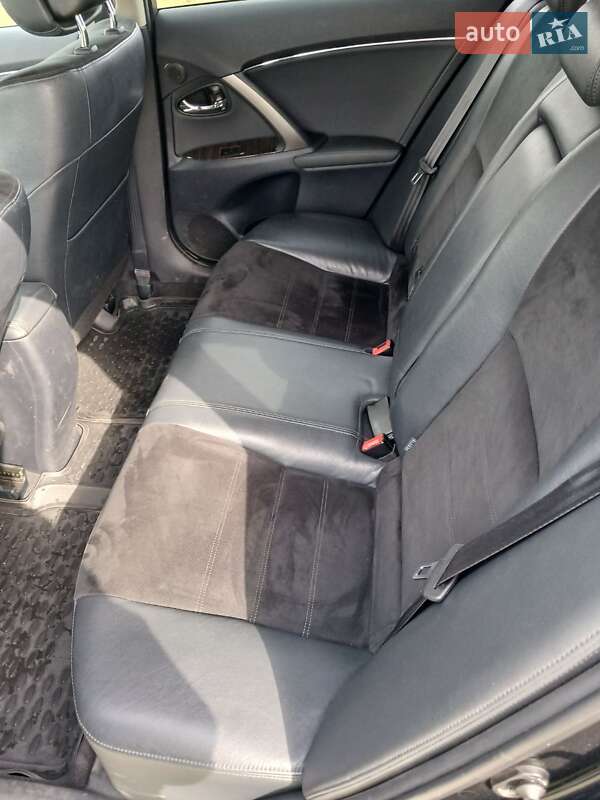 Універсал Toyota Avensis 2012 в Вараші