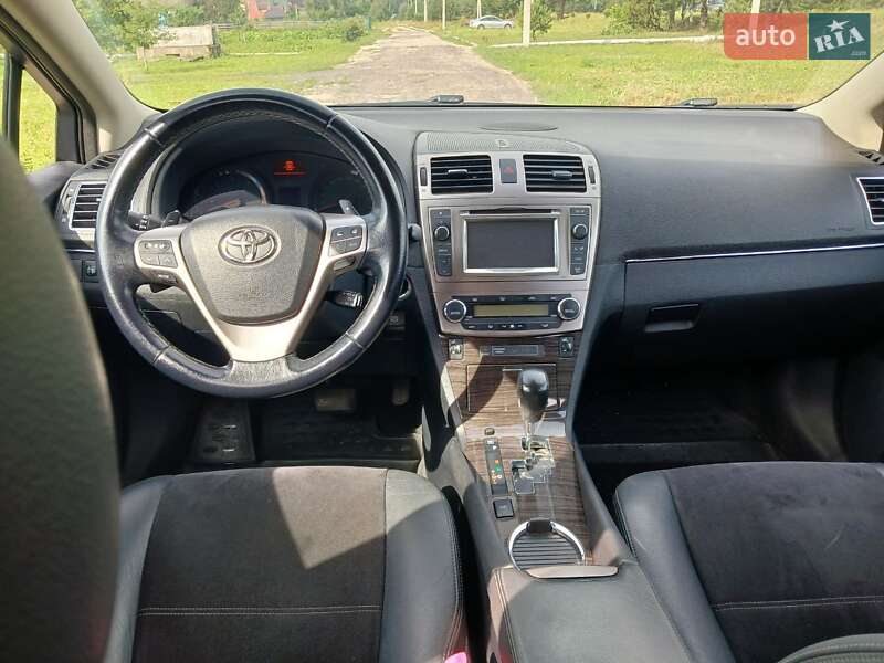 Універсал Toyota Avensis 2012 в Вараші