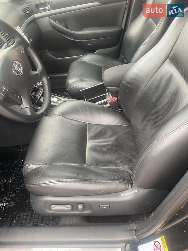 Седан Toyota Avensis 2005 в Луцке