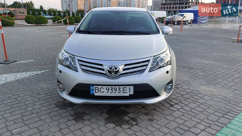 Седан Toyota Avensis 2012 в Львове