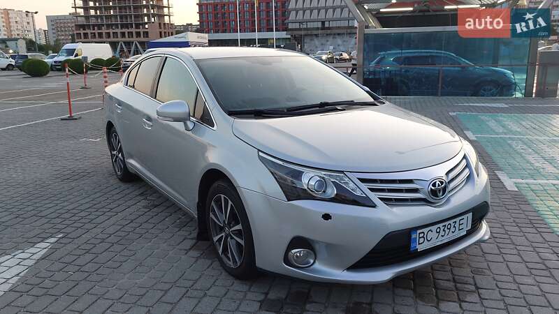 Седан Toyota Avensis 2012 в Львове