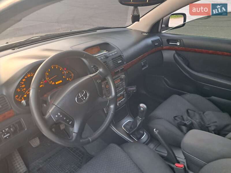 Седан Toyota Avensis 2006 в Виннице