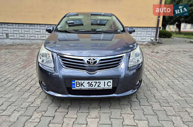 Седан Toyota Avensis 2010 в Рівному