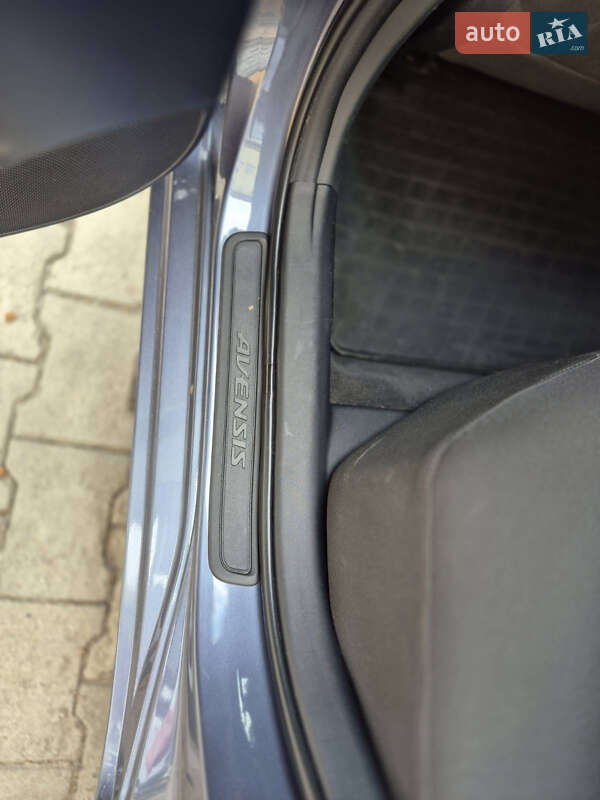 Седан Toyota Avensis 2010 в Рівному